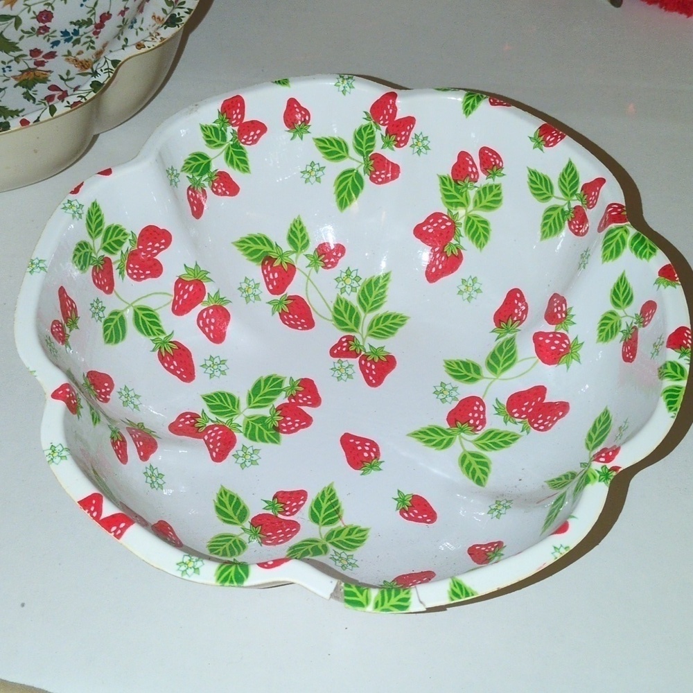 Vintage Plastic Strawberry Pattern Bundt shaped bowl and bowl with flowers